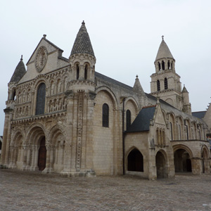 L'église Notre Dame la Grande de Poitiers::This is the description of another image.